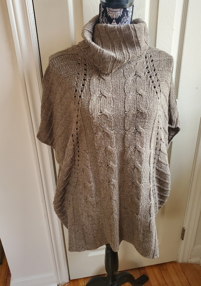 Maternity Poncho size Small